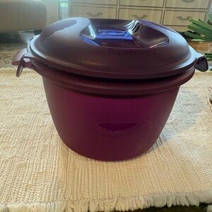 Tupperware Deep Purple Microwave Bowl with Venting Lid